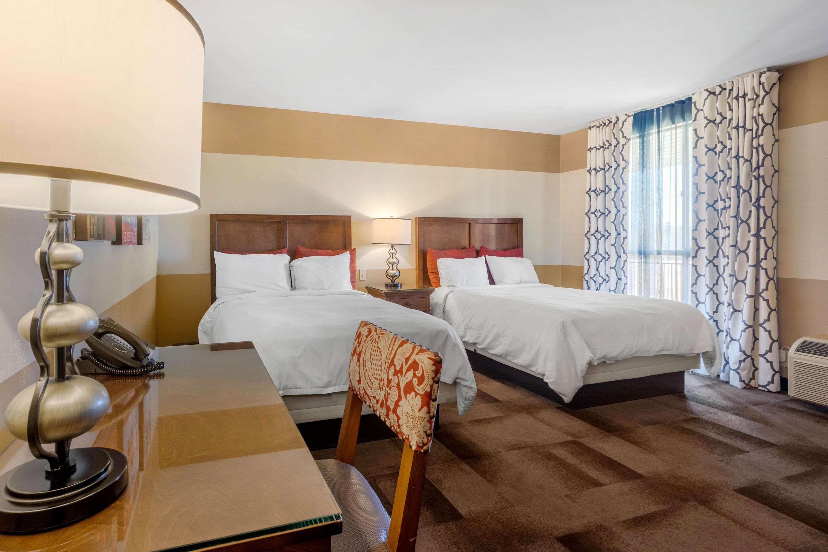 Carlton Oaks Lodge, Ascend Hotel Collection Santee Bagian luar foto