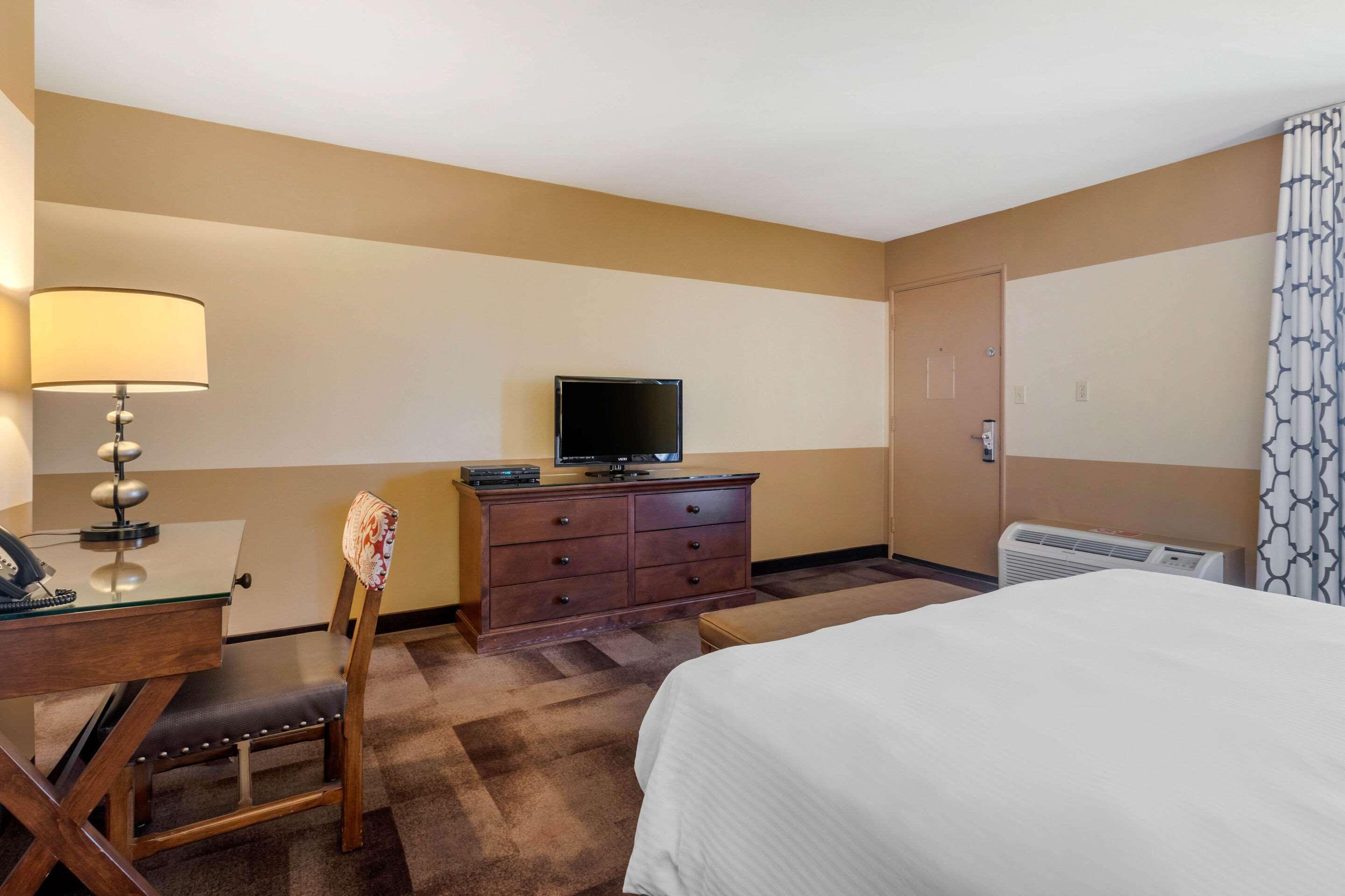 Carlton Oaks Lodge, Ascend Hotel Collection Santee Bagian luar foto