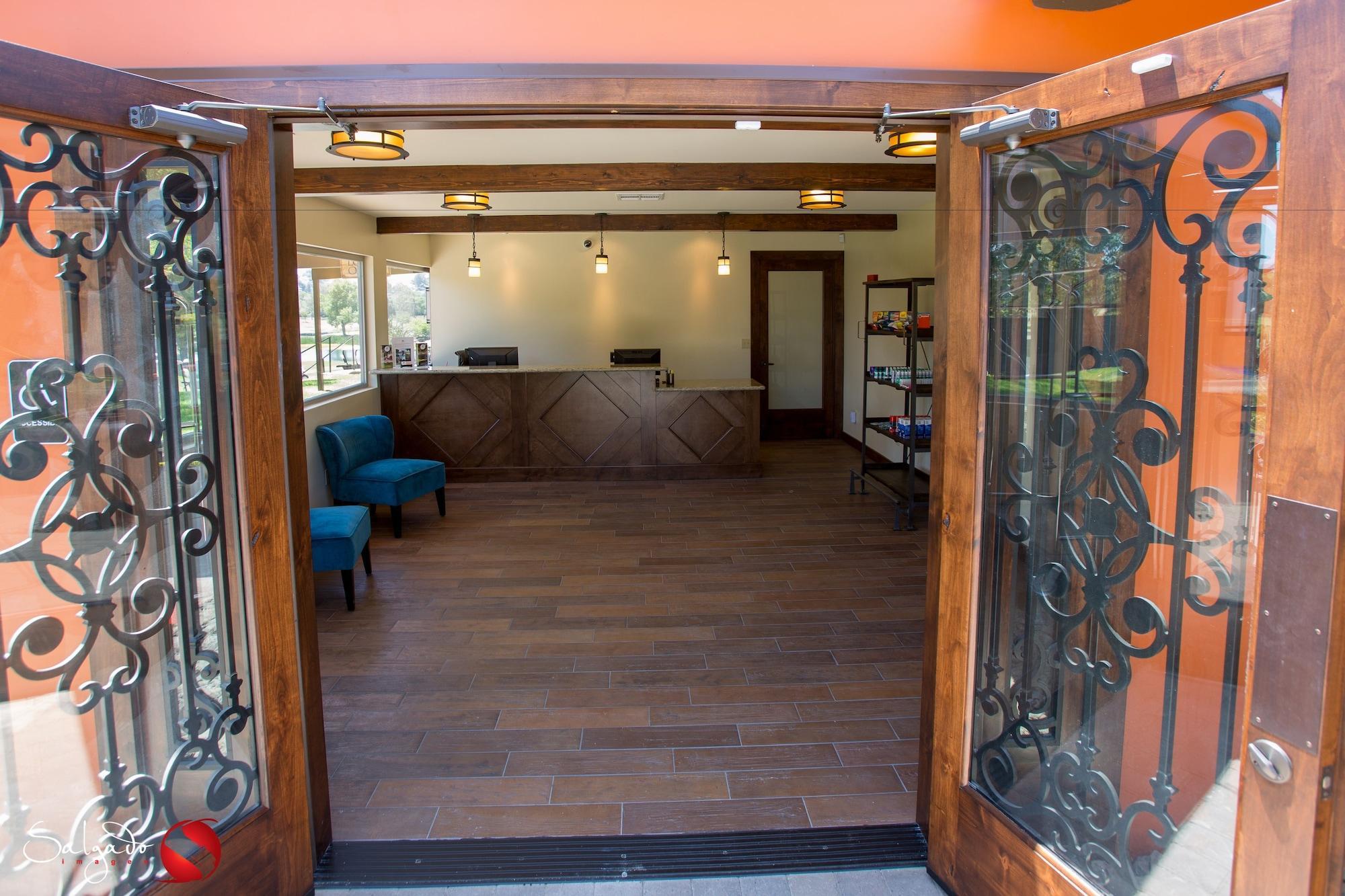 Carlton Oaks Lodge, Ascend Hotel Collection Santee Bagian luar foto