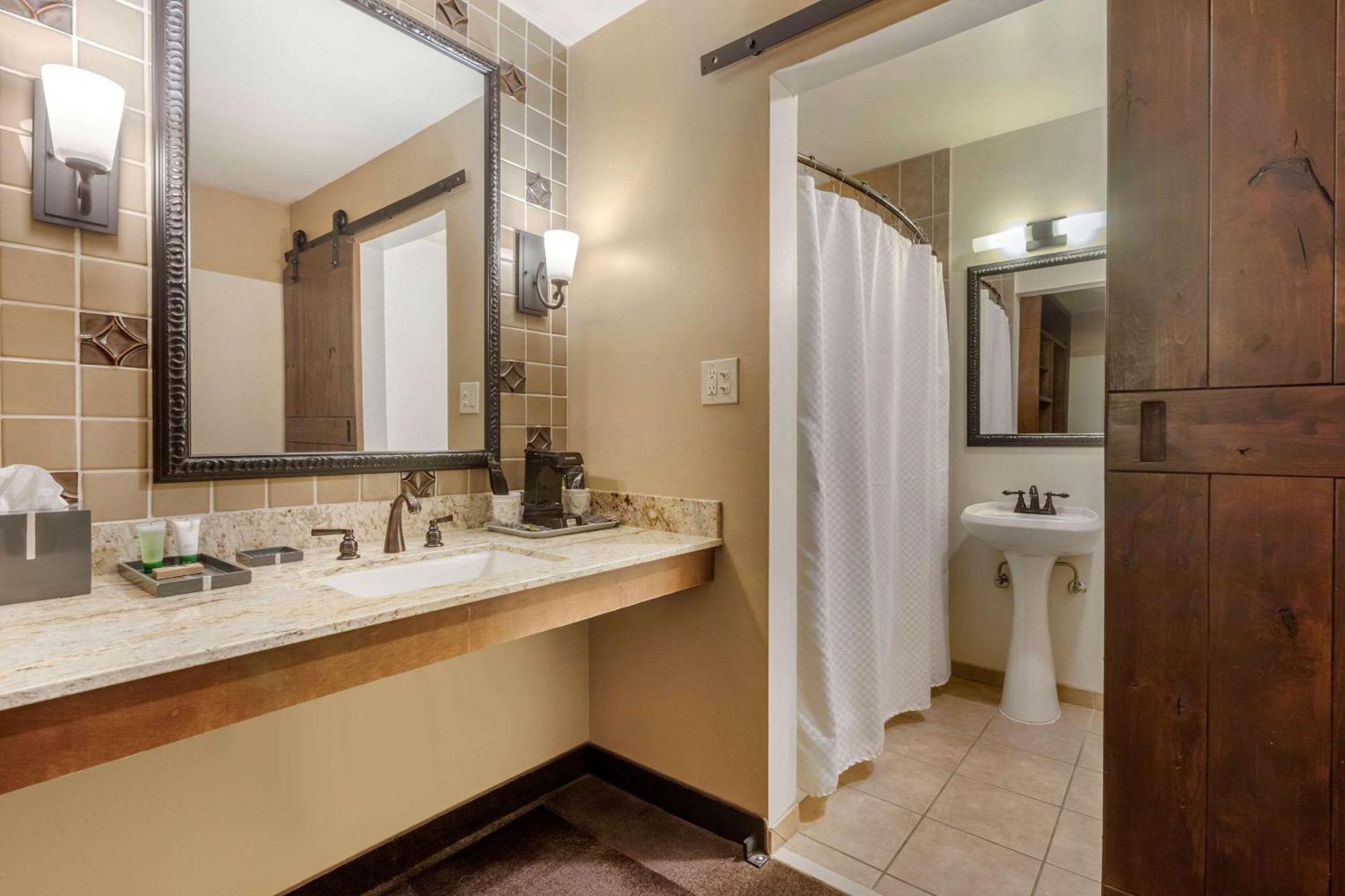 Carlton Oaks Lodge, Ascend Hotel Collection Santee Bagian luar foto